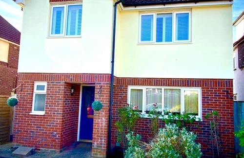 Caddington Casa | NEW! Luxury 🏡 Village 🌳 Parking 🚖 near Harpenden Luton M1 & ✈️
