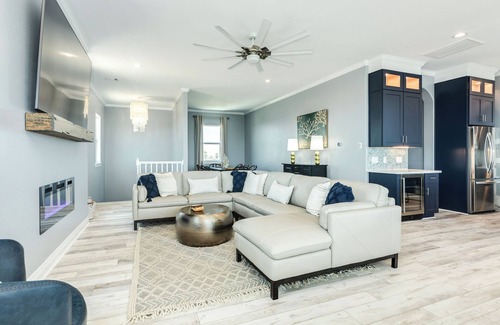 San Luis Casa | NEW Luxury Waterfront @San Luis Pass 2 Primary Suites, Family Friendly Sleeps 18