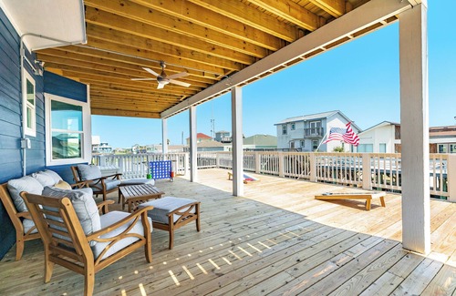 San Luis Casa | NEW Luxury Waterfront @San Luis Pass 2 Primary Suites, Family Friendly Sleeps 18