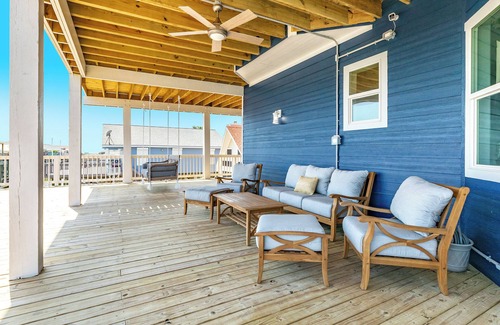 San Luis Casa | NEW Luxury Waterfront @San Luis Pass 2 Primary Suites, Family Friendly Sleeps 18