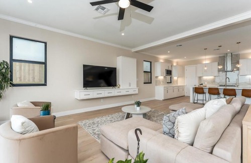 Port Isabel Casa | NEW Luxury Waterfront Home, With Pool, Sleeps 20