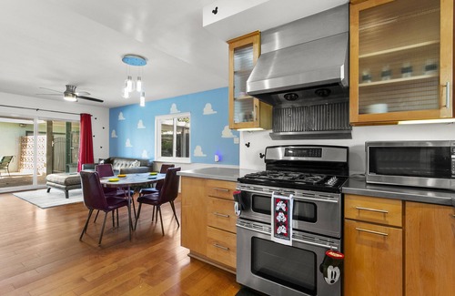 Northwest Anaheim Casa | NEW Magical Family Fun! 10 Mins to Disneyland, Private Pool/Bounce House!