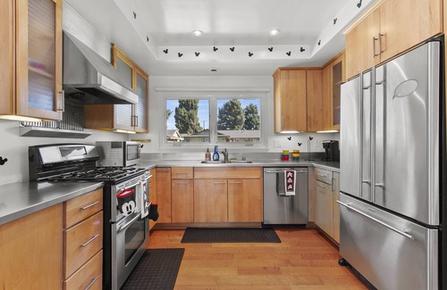 Northwest Anaheim Casa | NEW Magical Family Fun! 10 Mins to Disneyland, Private Pool/Bounce House!