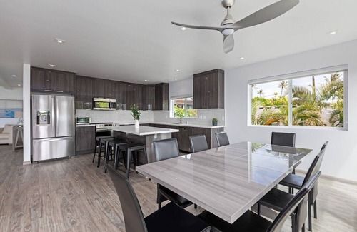 Portlock Casa | NEW! Makai Manor - AC, Hot Tub, Views!