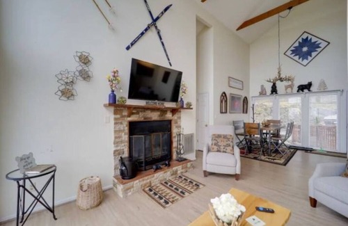 Beech Mountain Casa | NEW-Maple Leaf Lodge! 2min to Ski hills! Sleep12 with Fireplace
