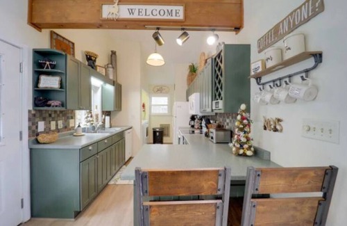 Beech Mountain Casa | NEW-Maple Leaf Lodge! 2min to Ski hills! Sleep12 with Fireplace