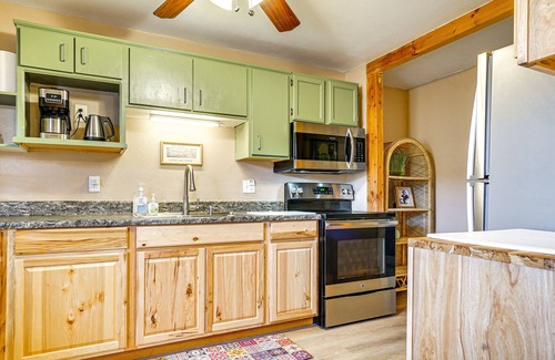 Truth or Consequences Cabaña | New Mexico Cottage: Hot Springs Fed Tub On-Site