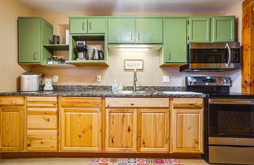 Truth or Consequences Cabaña | New Mexico Cottage: Hot Springs Fed Tub On-Site