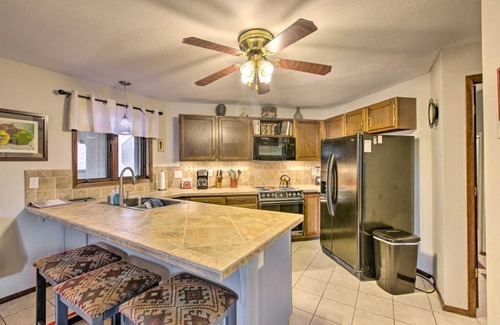 Angel Fire Apartamento | New Mexico Condo with Fireplace and Mountain View