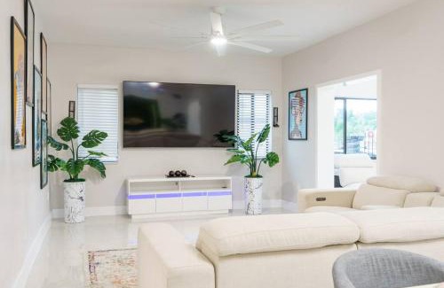 Coral Way Apartamento | New Miami & Calle Ocho Home with Arcade!