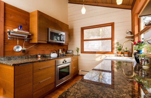 Ellenville Cabina | NEW Mid Century Expansive Hillside 4-bed nature retreat on 100+ acres