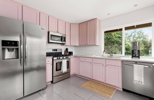 East Congress Casa | NEW! Mid Century Gem - Office, Sleeps 6, Private