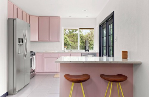 East Congress Casa | NEW! Mid Century Gem - Office, Sleeps 6, Private