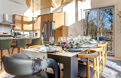 Sunday River Area Chalet De Esquí | New.Minutes from Slopes.Firepit.2-Fireplaces.Hot Tub.Sauna.Rec Room.Bunk Room