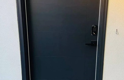 Surrey Casa | New & Modern 1 bedroom suite near beaches & border