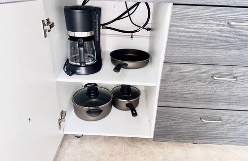 Oranjestad Apartamento | New Modern 1B Apt Kitchen & TV