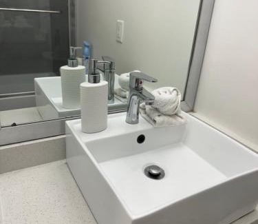 Surrey Apartamento | New & Modern 2 bedroom suite