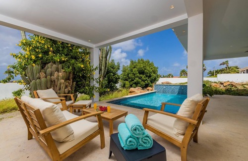 Alto Vista Casa | NEW Modern 2BR 2BA w/ PrivatePool in Quiet Area