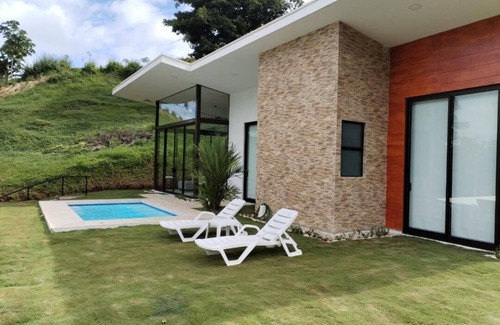 Esterillos Este Casa | New Modern 3-bdrm/3-bth house with all amenities - 5 minutes to the beach!!!