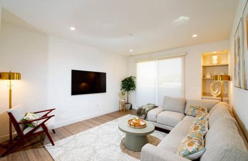 Larchmont Apartamento | New Modern 3BR 3BA Apt in Central Los Angeles with Rooftop & Parking