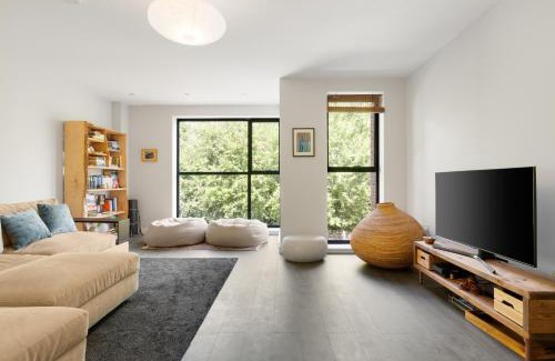 Lambeth Casa | New! Modern 3BR Home near Clapham with Garden and Parking