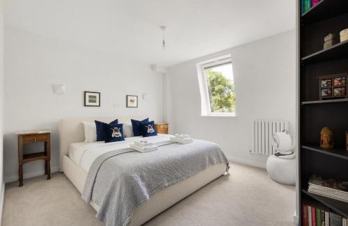 Lambeth Casa | New! Modern 3BR Home near Clapham with Garden and Parking