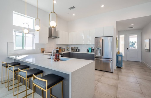 Desert Hot Springs Casa | *New* Modern 4B/3B | EV charger, 2 King en-suite | Pool, Hot Tub