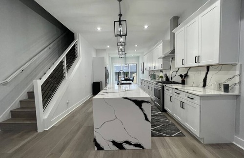 Fall Creek Place Casa | New Modern 4BR/5BA Downtown Indianapolis
