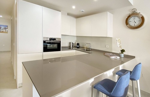 La Cala de Mijas Apartamento | Nuevo moderno apartamento, andando de Playa y cerca de golf!