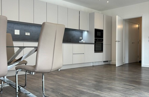 High Barnet Apartamento | New Modern Apartment, Private Sceure Parking with EV Charger and Balcony