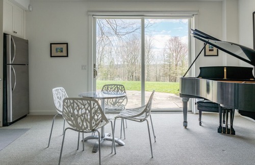 Jeffersonville Cabaña | NEW: Modern Apt. on Resort Estate w Pool in Bethel