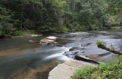 Ellijay Casa | NEW Modern Cabin! 2 Large Decks, Hot Tub, Sleeps 8