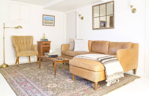 Irvington Apartamento | New, Modern Chef's Dream in Historic Turret House in Irvington!