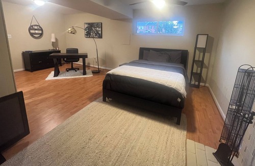 Baileys Crossroads Casa | New Modern Cozy Independent Apartment. 7 min to DC or Pentagon. Work or vacation