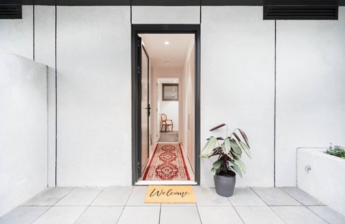 Toorak Casa | New Modern Design 3B2B House+Parking near Toorak 2