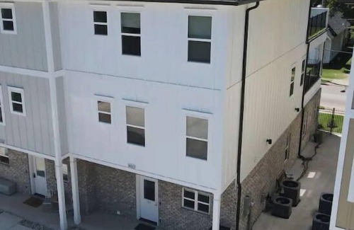 Murfreesboro Casa | New Modern Downtown Townhome with Rooftop Patio - 4 bed 4 bath