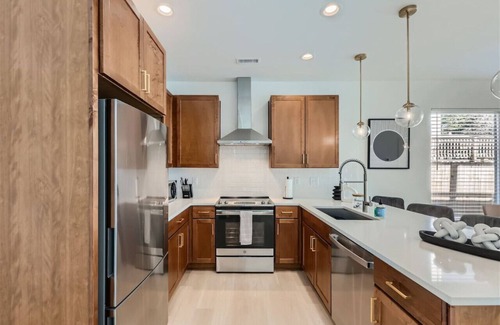 Hayes Casa | New Modern Durham 2 BR Retreat + Rooftop Deck