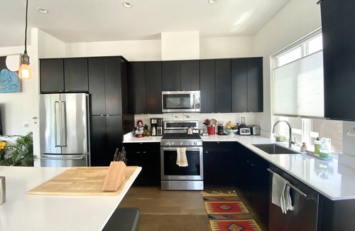 Govalle Condominio | New Modern East Austin Condo - 3mi. from Downtown