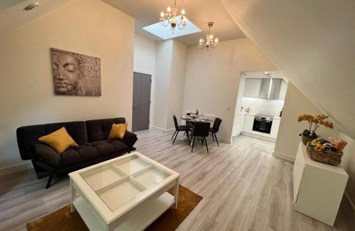 Whittington Apartamento | New! Modern Elegant 2-Bed Apartment, free parking