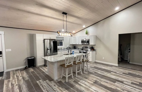 Bangor Casa | New Modern | Firepit | $BR/ 3 Baths
