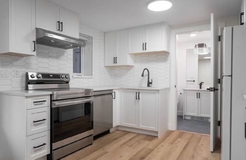 Port Moody Casa | New modern fully contained 2 bed/1 bath suite with the private entrance