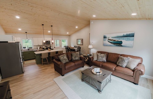 Norway Casa | NEW! Modern Getaway - Hot Tub/Fire Pit/Pool table