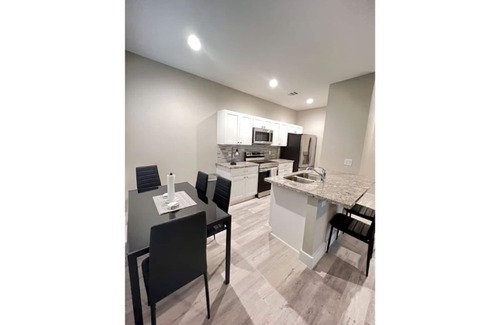 Houston Casa | NEW modern home near Downtown!