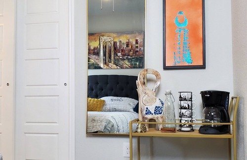 Converse Casa | New Modern home only 11 miles from Downtown and the Pearl Brewery!