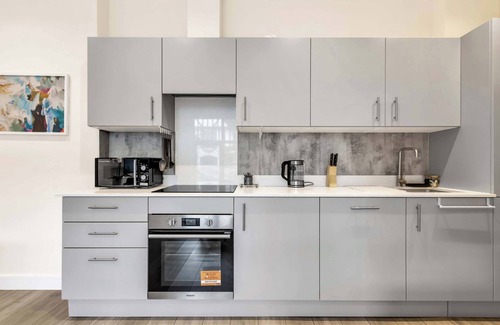 Sutton Apartamento | New Modern London 2 Bed | Long Stays! with Parking