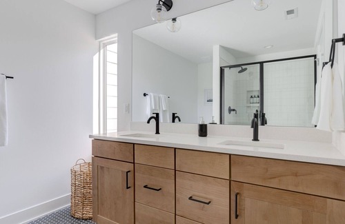 East Raleigh Casa | New Modern Luxury 3BR Centrally Located in RAL