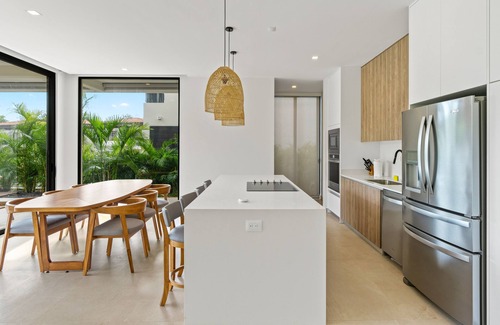 Santa Cruz Casa | New modern luxury Condo, exclusive community, mini golf, private pool, Beach Club Membership