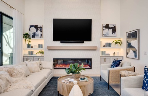 Allandale Casa | New Modern Luxury! | Pool/Spa | Casita l Close to Downtown l 9 Beds