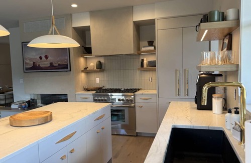 Crested Butte Hotel | New Modern Mtn 3BR Retreat in Downtown CB
