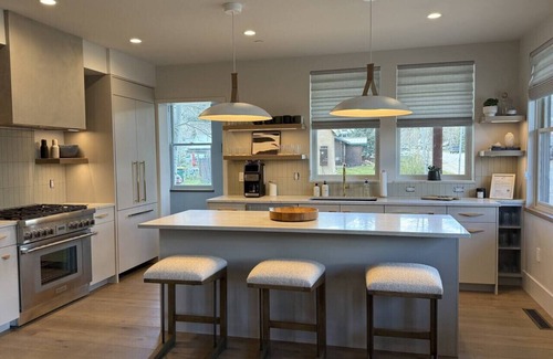 Crested Butte Hotel | New Modern Mtn 3BR Retreat in Downtown CB